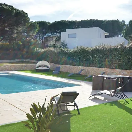 Hébergement de vacances Four-bedroom Holiday In Raphael *