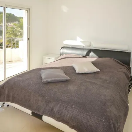 Four-bedroom Holiday In Raphael * Saint-Raphaël